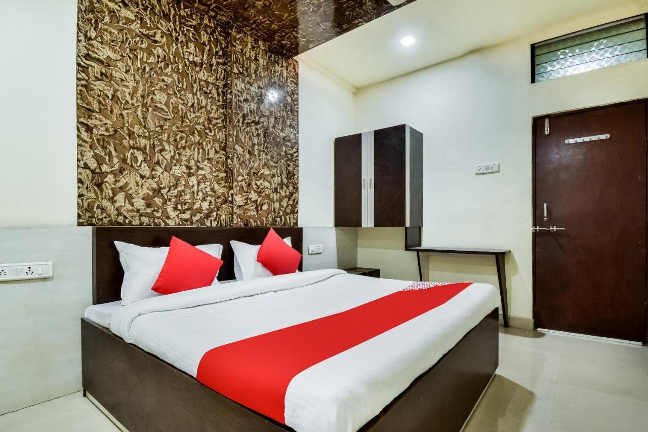 Hotel O Aryan Khāmgaon Eksteriør billede