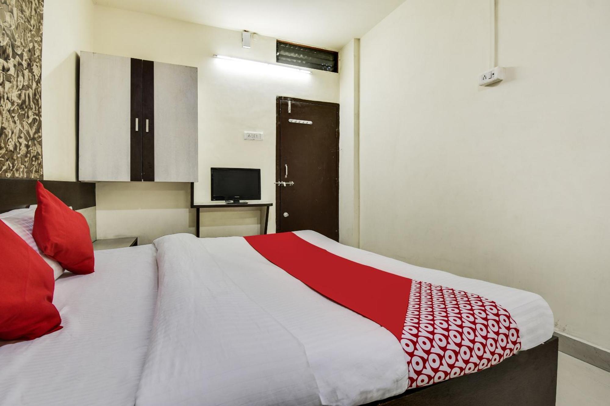 Hotel O Aryan Khāmgaon Eksteriør billede