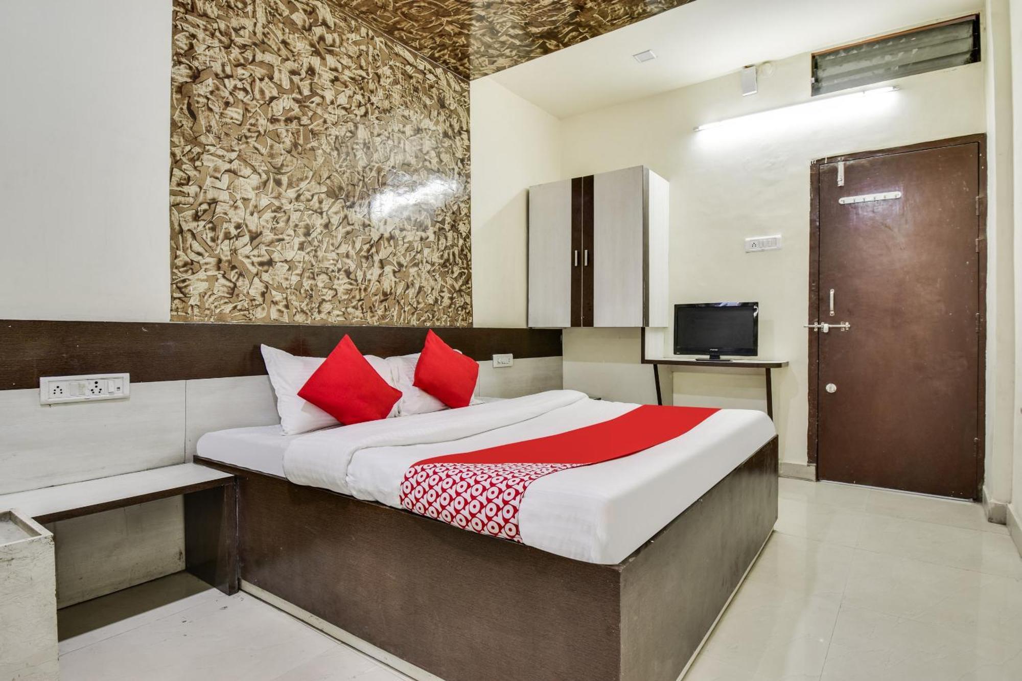 Hotel O Aryan Khāmgaon Eksteriør billede