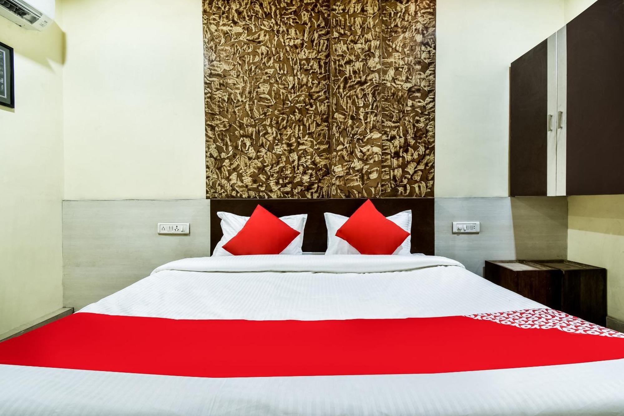 Hotel O Aryan Khāmgaon Eksteriør billede